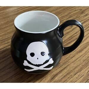 Skull & Crossbones 18 oz. Coffee Mug Cup Ceramic Pottery Black White Halloween